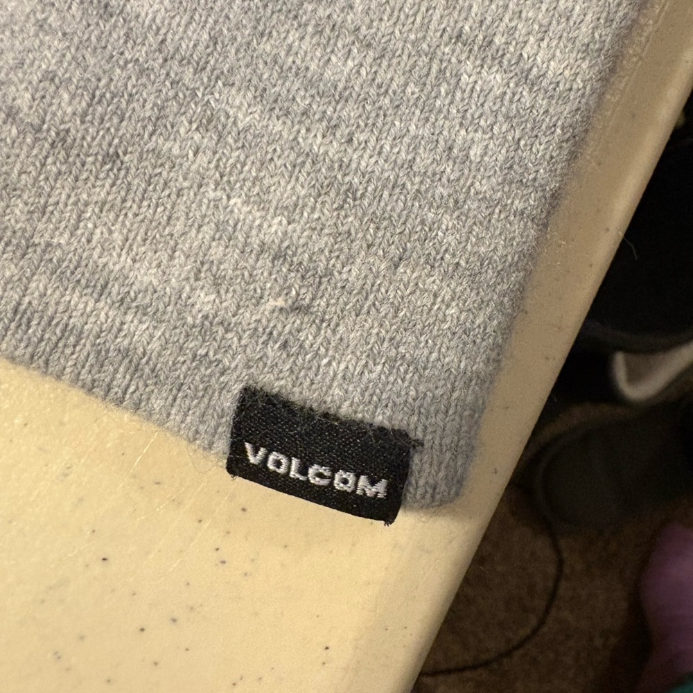 Volcom Heather Gray Knit Beanie • Logo Patch Winter Hat • OS Unisex Snow Skate - Picture 3 of 3